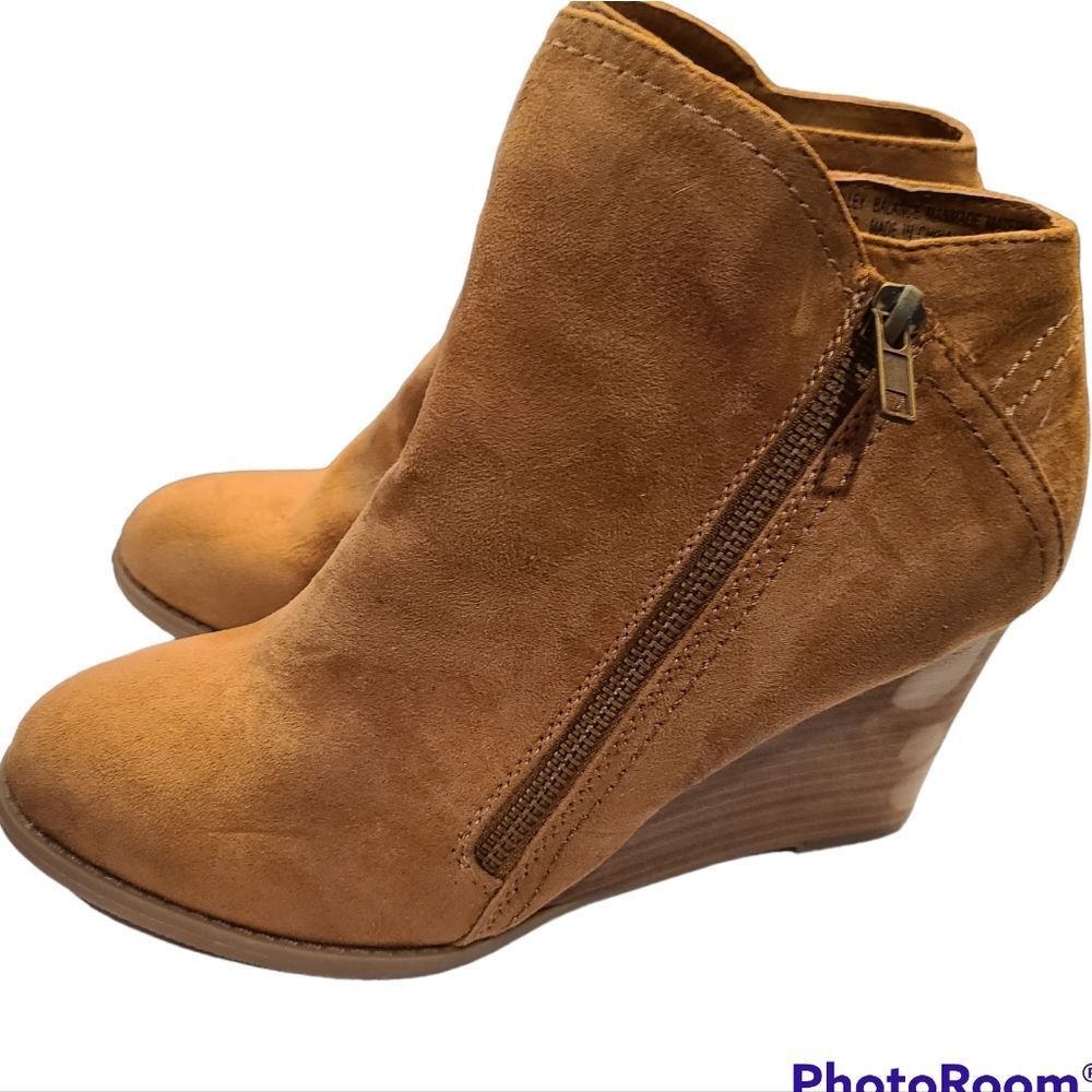 New Ruff Hewn Tan Vegan Suede Wedge Booties size 7